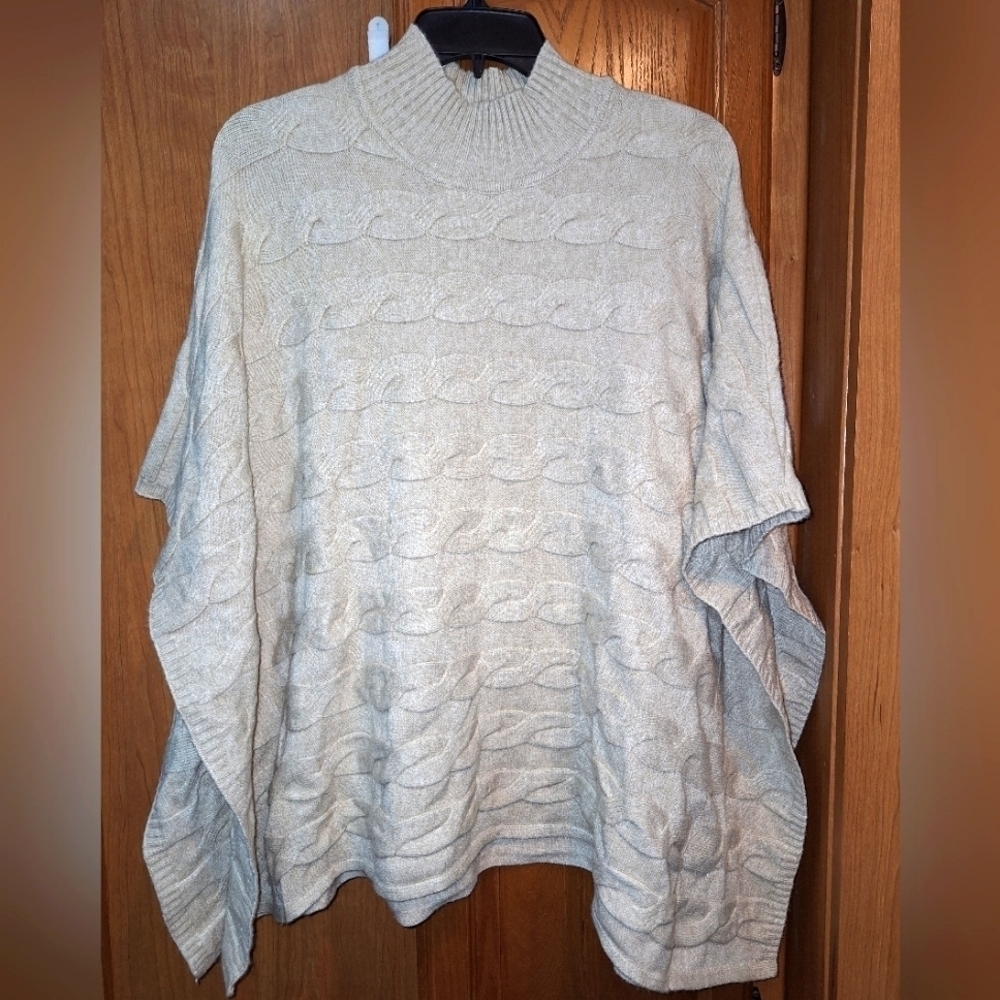 A Cyrus pullover chunky large cable knit kimono in a size medium.  EUC.